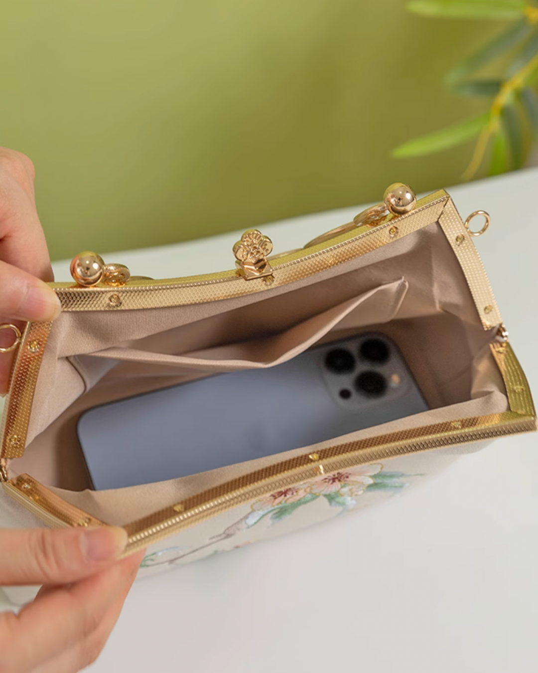 Tang Bloom Plum Blossom Clutch