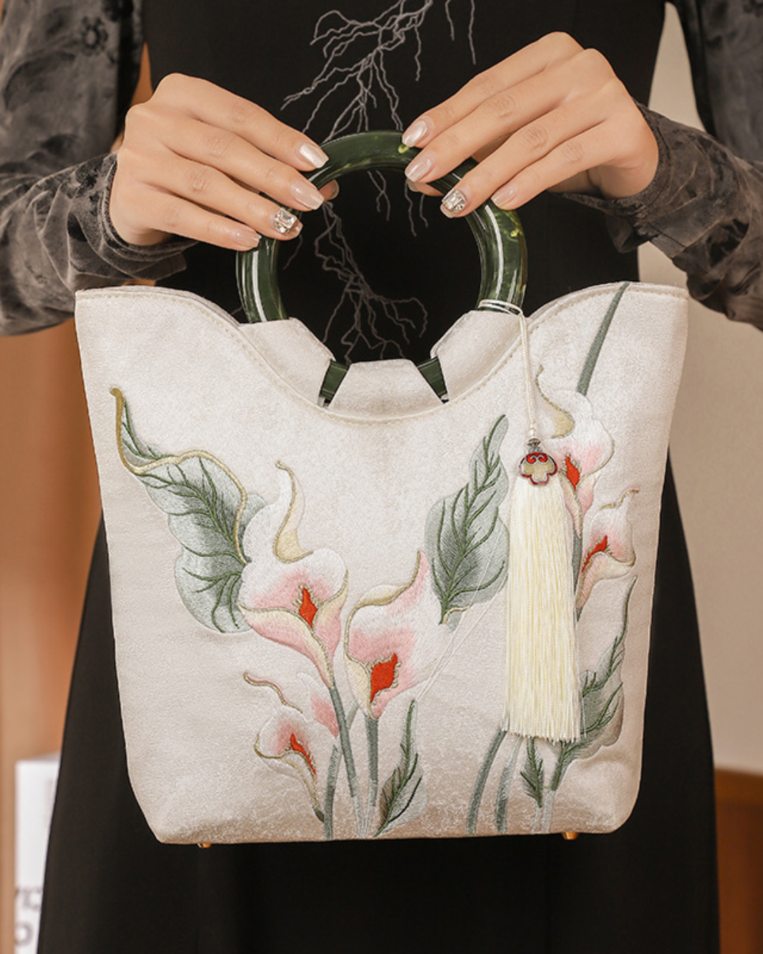 Tang Bloom Trumpet Lily Top-Handle Bag