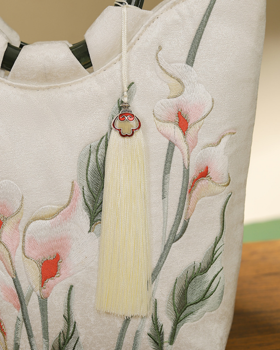 Tang Bloom Trumpet Lily Top-Handle Bag