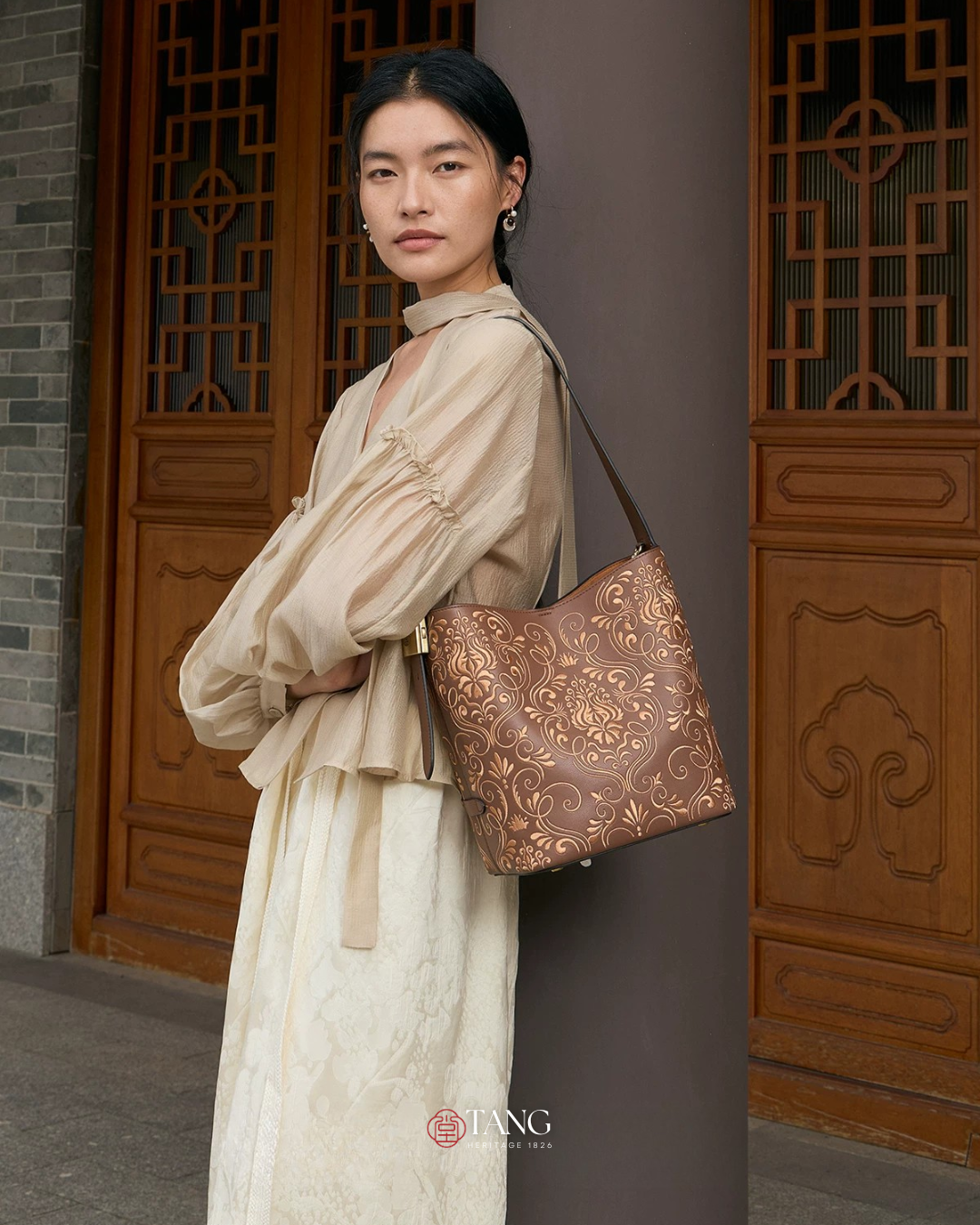 Tang Red 28 Embroidered Dunhuang Scroll Bucket Bag