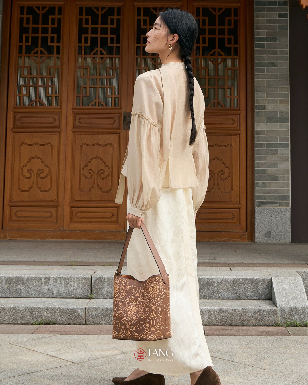 Tang Red 28 Embroidered Dunhuang Scroll Bucket Bag