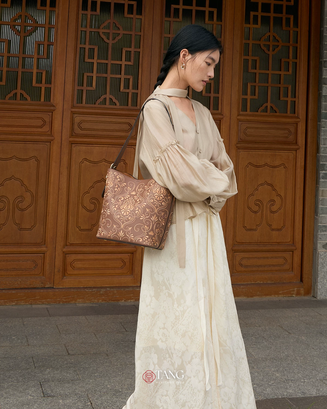 Tang Red 28 Embroidered Dunhuang Scroll Bucket Bag