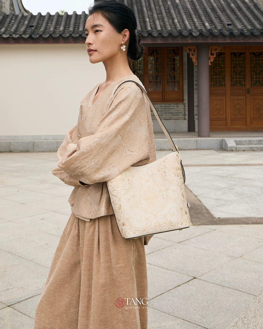 Tang Red 28 Embroidered Dunhuang Scroll Bucket Bag