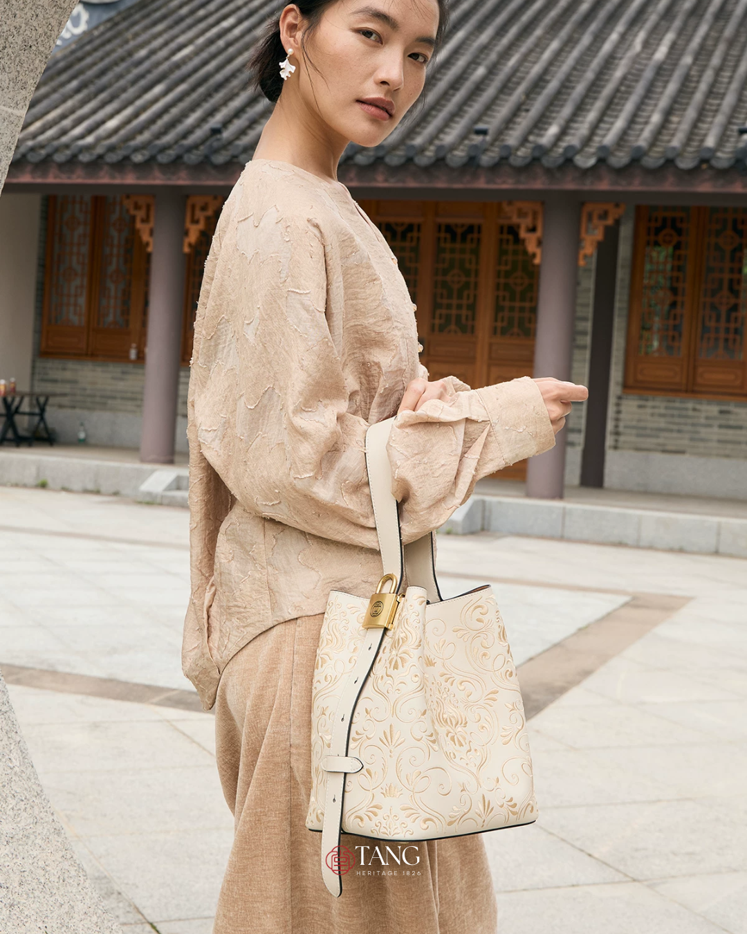 Tang Red 28 Embroidered Dunhuang Scroll Bucket Bag