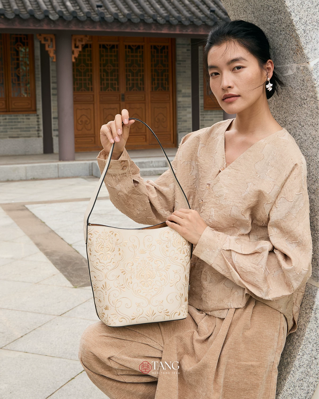 Tang Red 28 Embroidered Dunhuang Scroll Bucket Bag