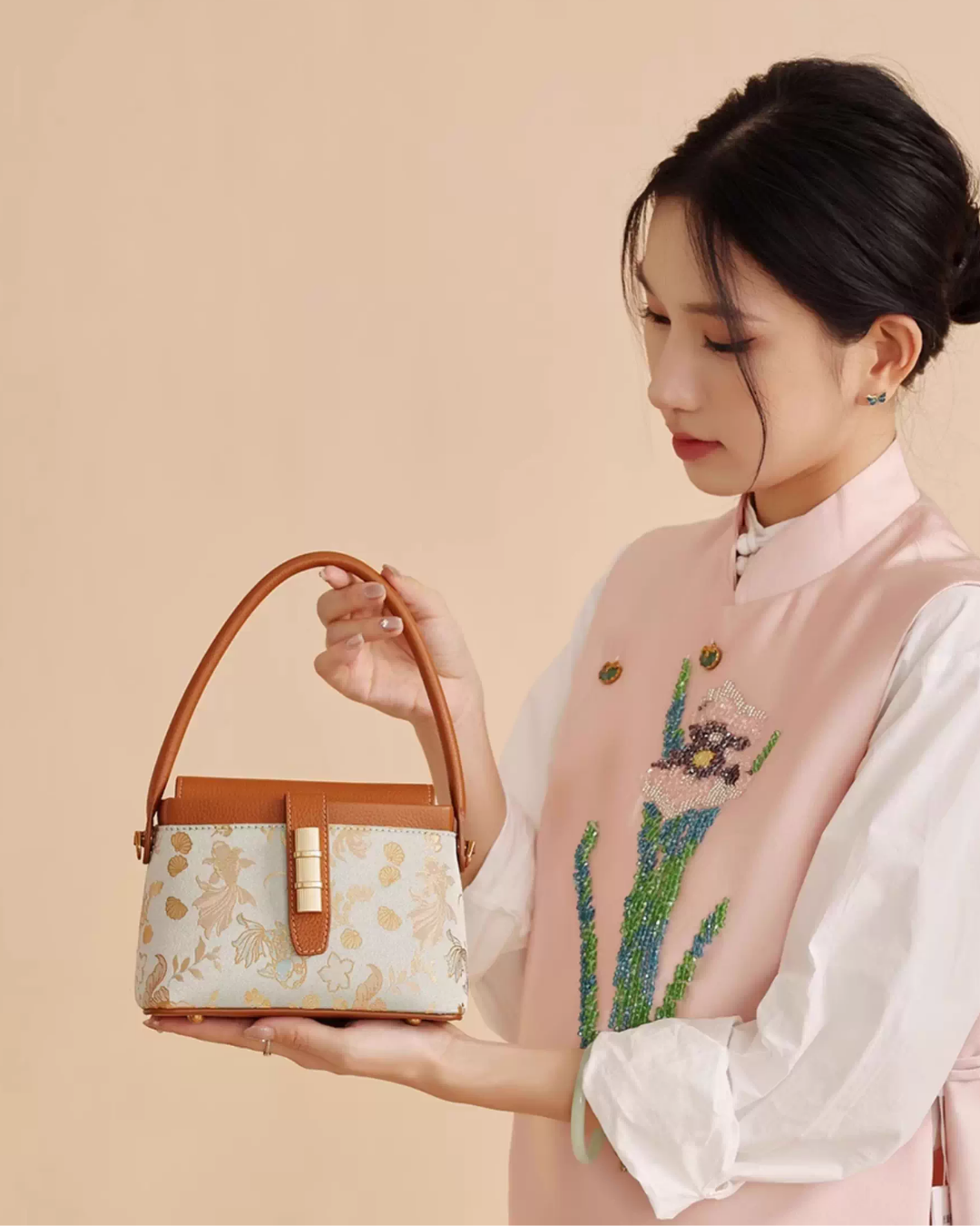 Tang Red 25 Gold Song Brocade Messenger Bag