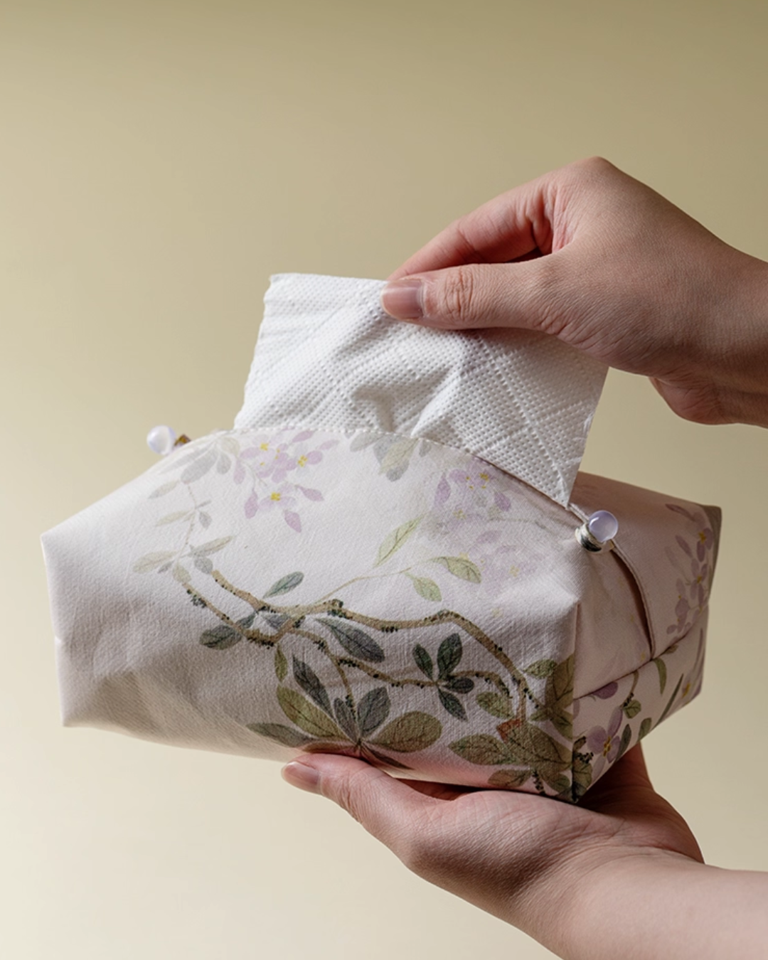 Serenade of Threads Tissue Box