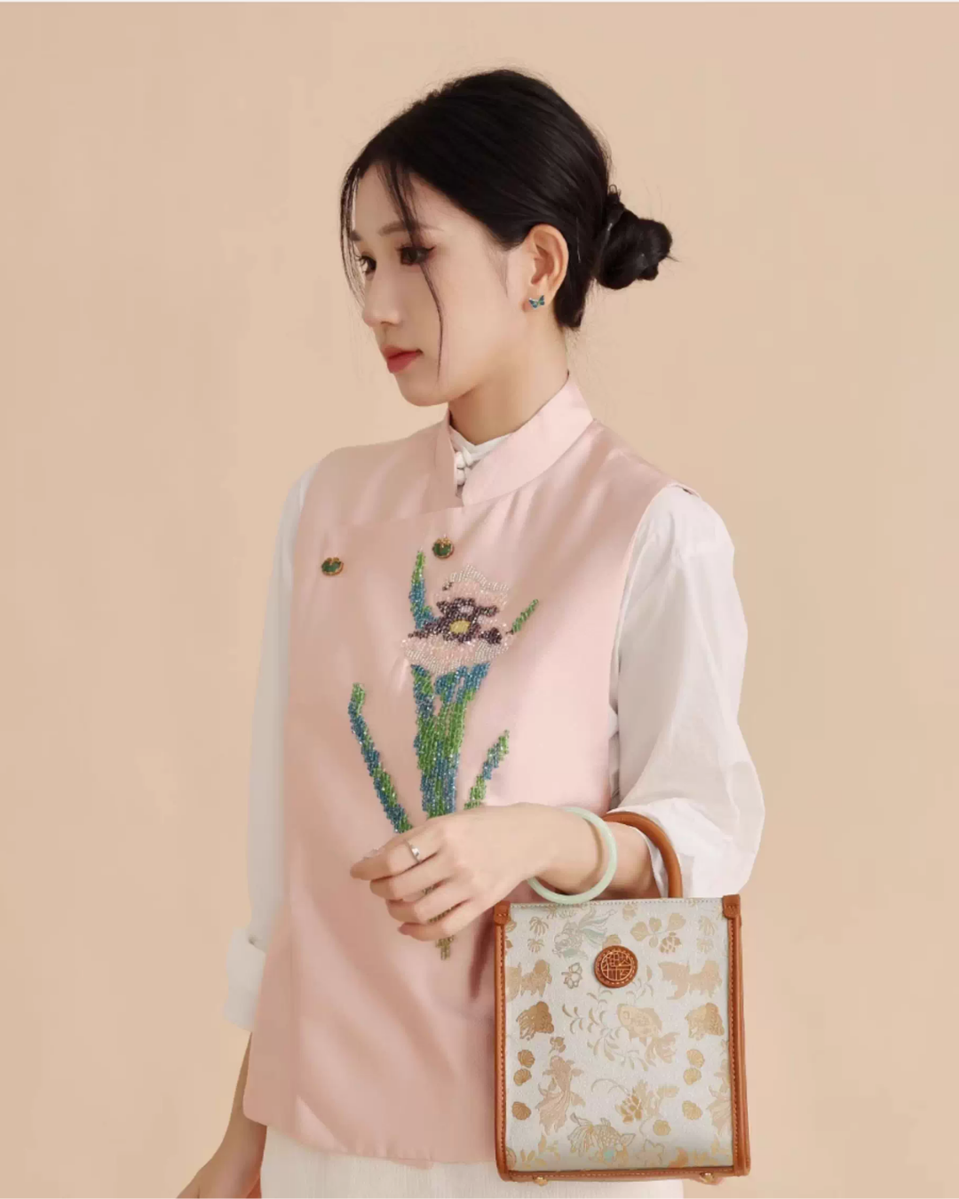 Tang Red 26 Gold Song Brocade Messenger Bag