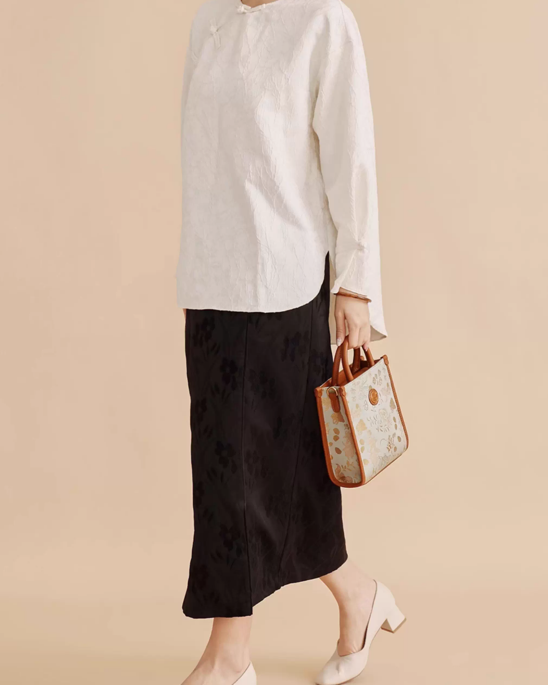 Tang Red 26 Gold Song Brocade Messenger Bag