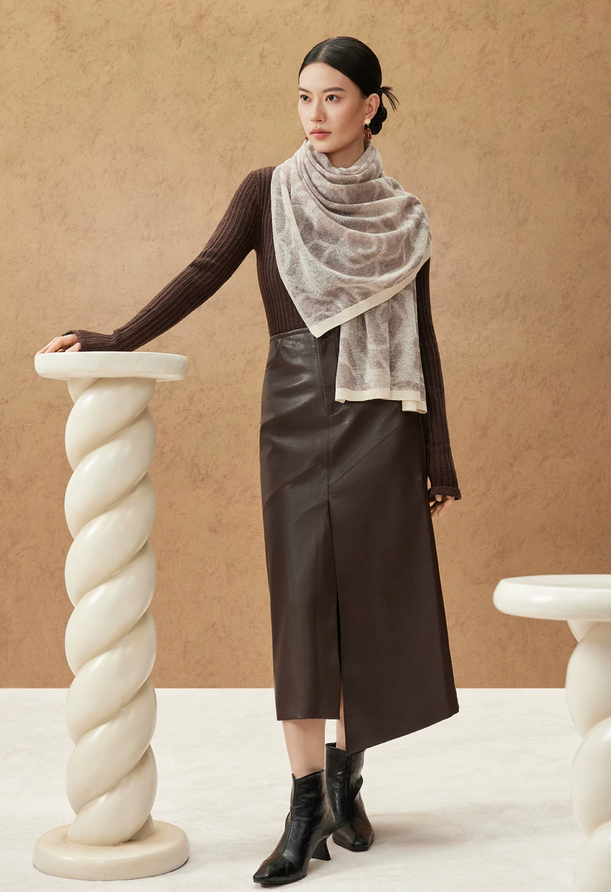 Camellia Season Jacquard Knit Wool Shawl / Scarf