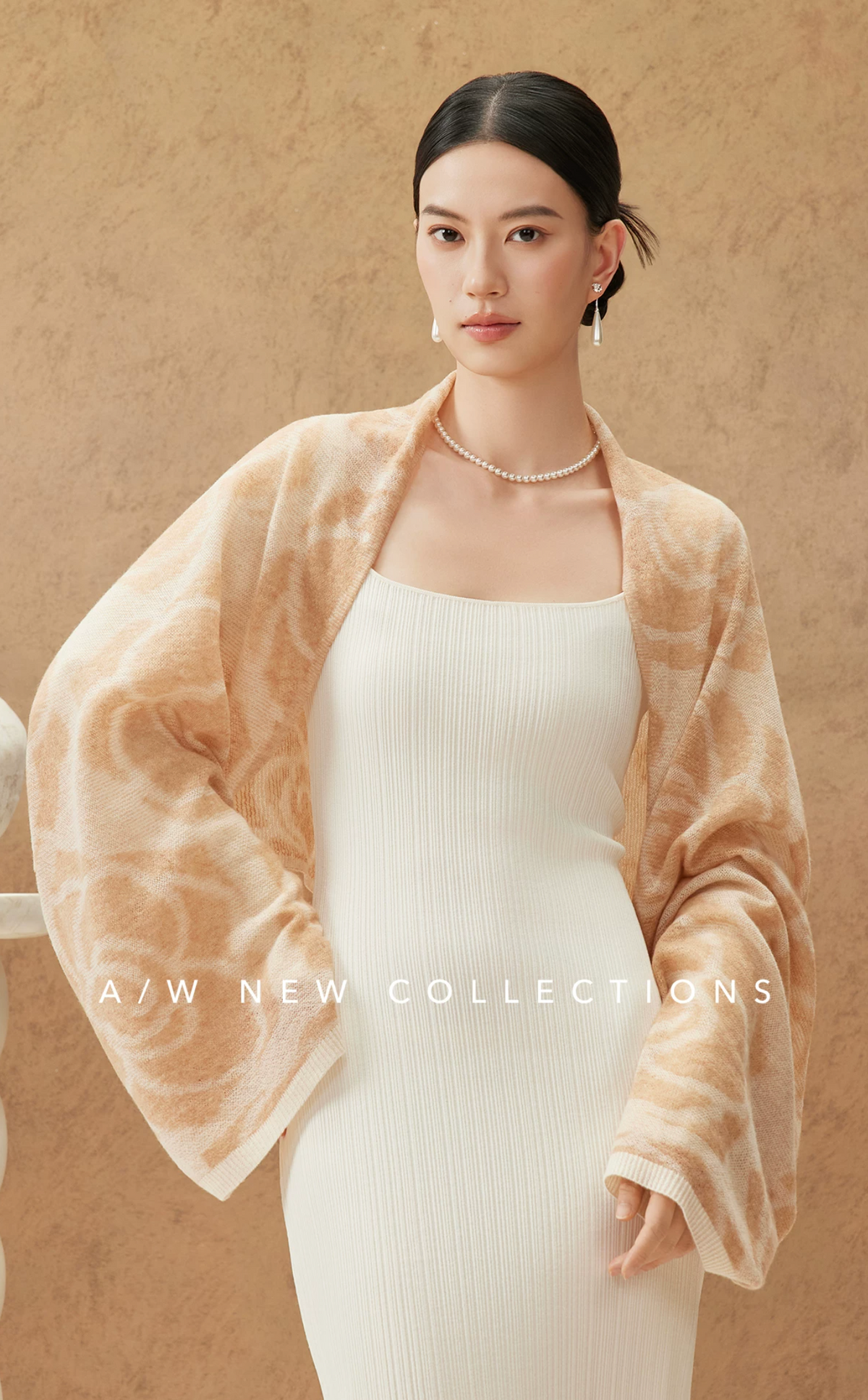 Camellia Season Jacquard Knit Wool Shawl / Scarf