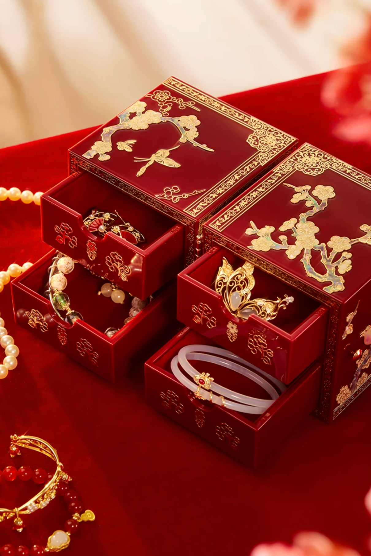 Magpie on Plum Blossom Mirror and Jewellery Box Gift Set