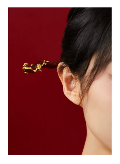 Magpie on Plum Sandalwood Hairpin