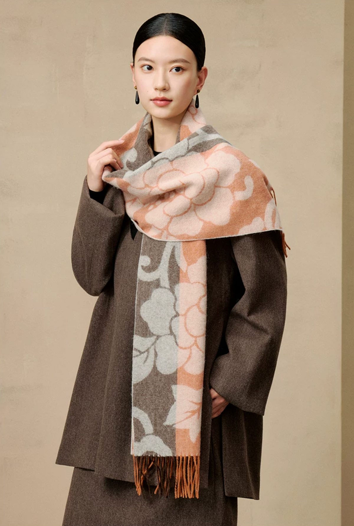 Peony Silhouette Reversible Wool Scarf