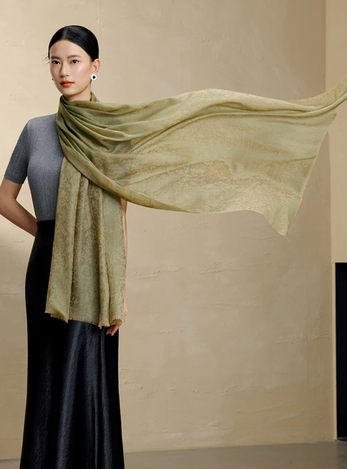 Phoenix Repose Jacquard Cashmere Wrap / Shawl
