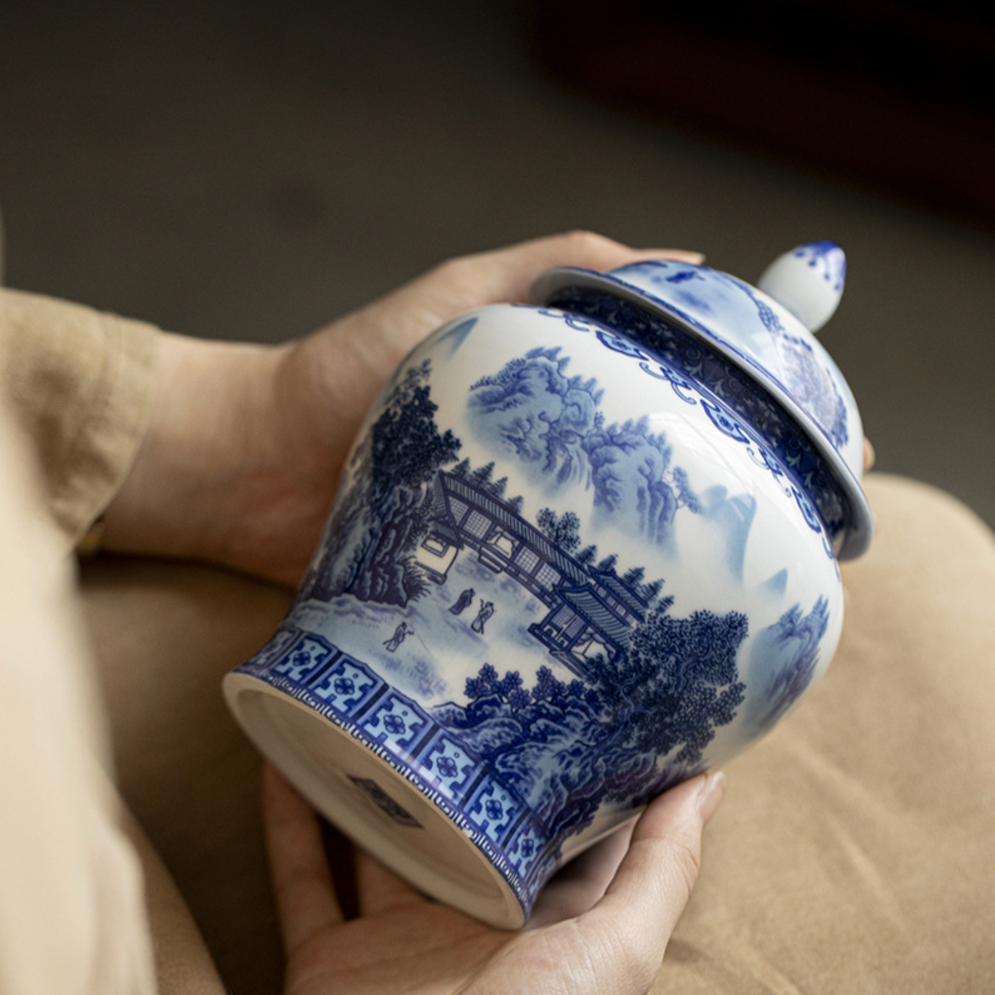 Qing Hua Mountain Lanscape Tea Canister