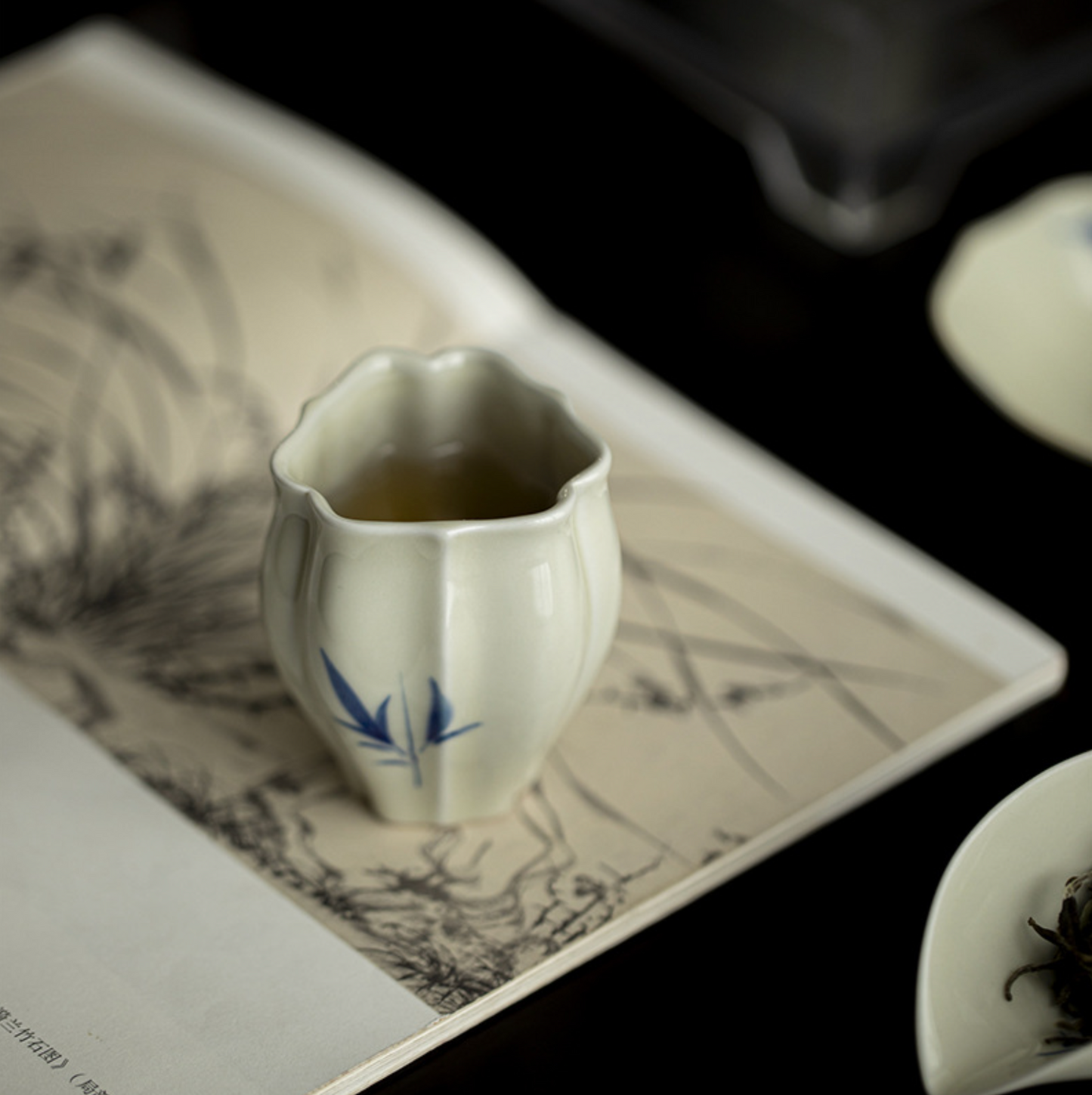 Qing Hua Bamboo Flower Mouth Tea Cup