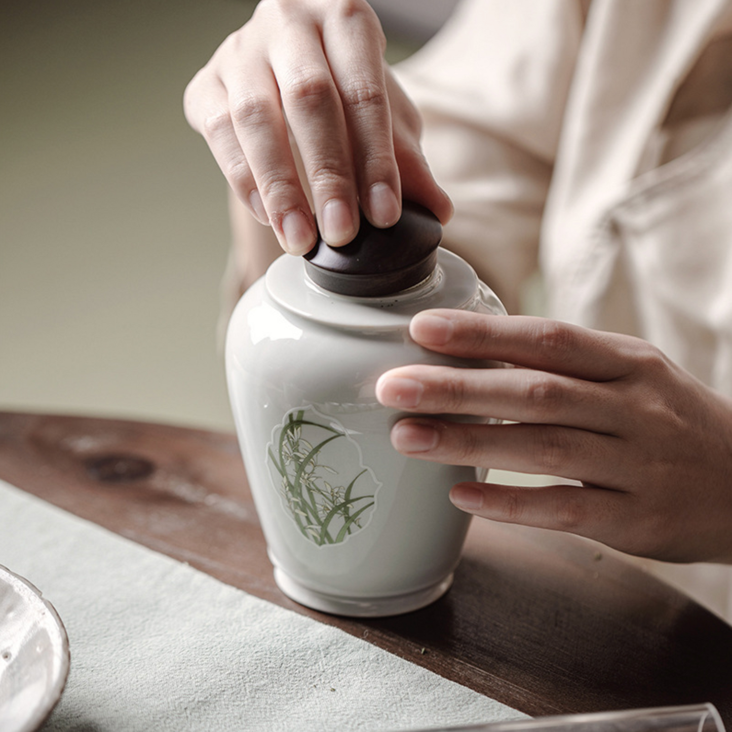 Gu Qing Window Orchid Tea Canister