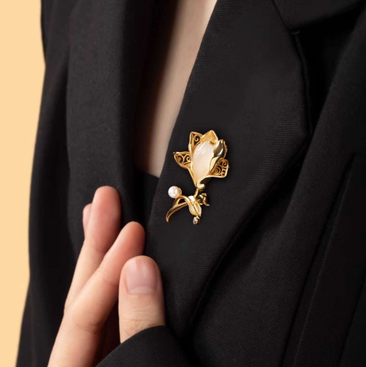 Yu Lan Magnolia Artwork Brooch Gift Set