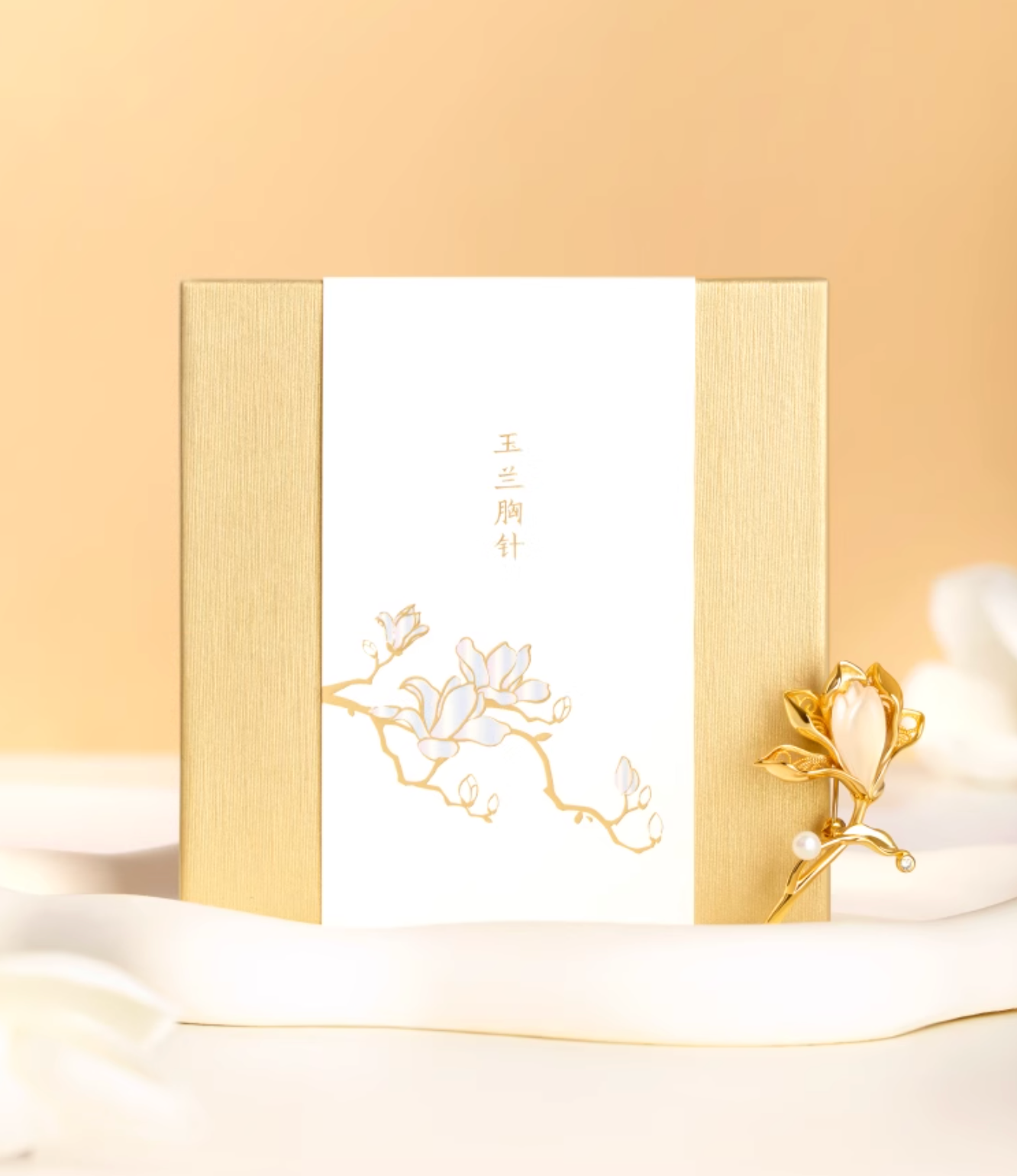 Yu Lan Magnolia Artwork Brooch Gift Set
