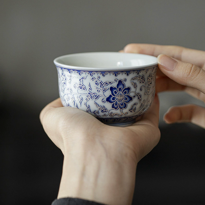 Qing Hua Lotus Vines Round Palm Tea Cup