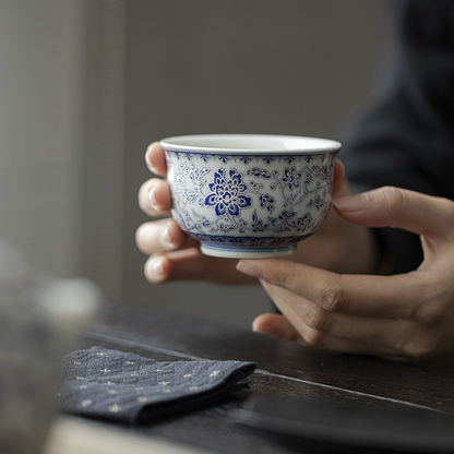 Qing Hua Lotus Vines Round Palm Tea Cup