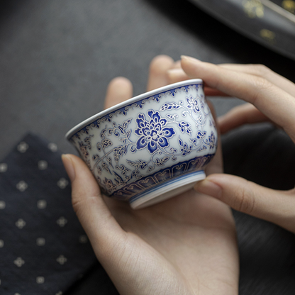 Qing Hua Lotus Vines Round Palm Tea Cup