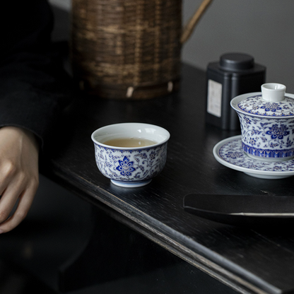 Qing Hua Lotus Vines Round Palm Tea Cup