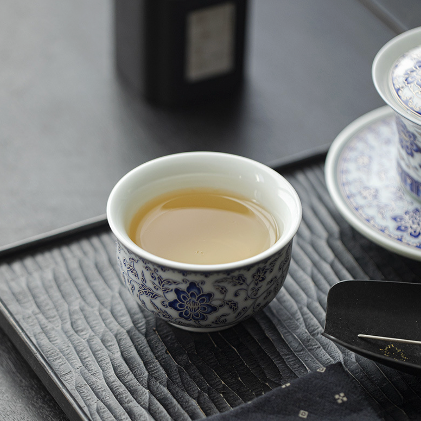 Qing Hua Lotus Vines Round Palm Tea Cup