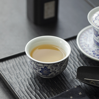 Qing Hua Lotus Vines Round Palm Tea Cup