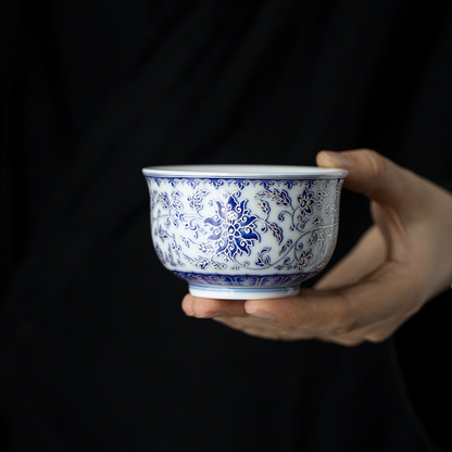 Qing Hua Lotus Vines Round Palm Tea Cup