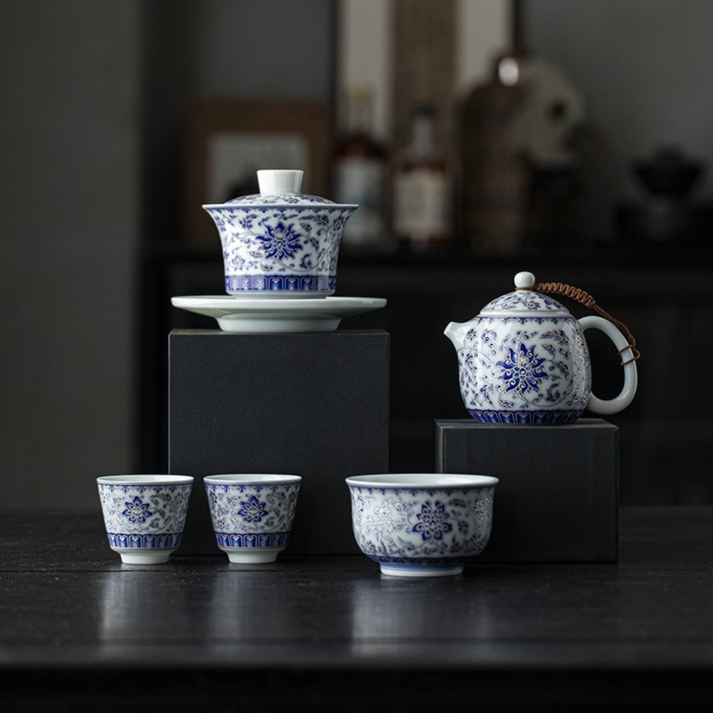 Qing Hua Lotus Vines Round Palm Tea Cup