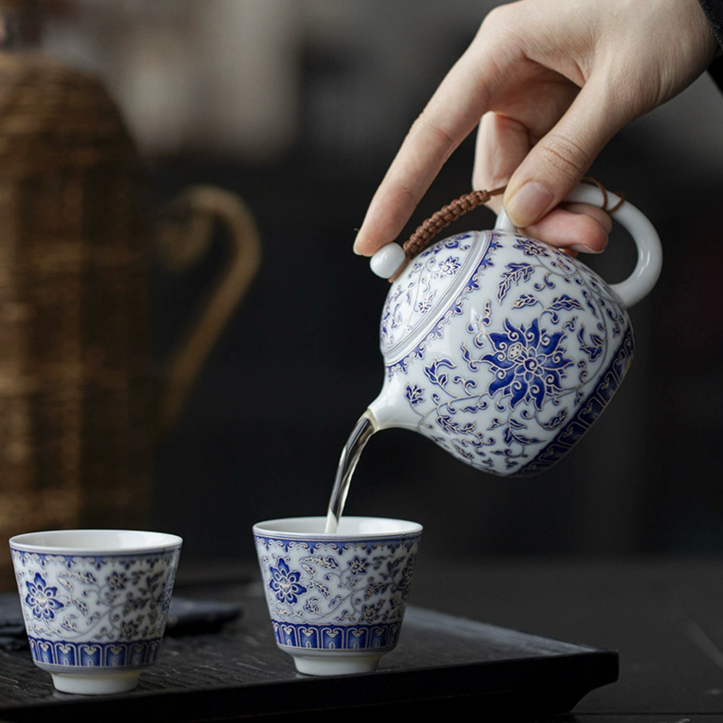 Qing Hua Lotus Vines Longdan Tea Pot