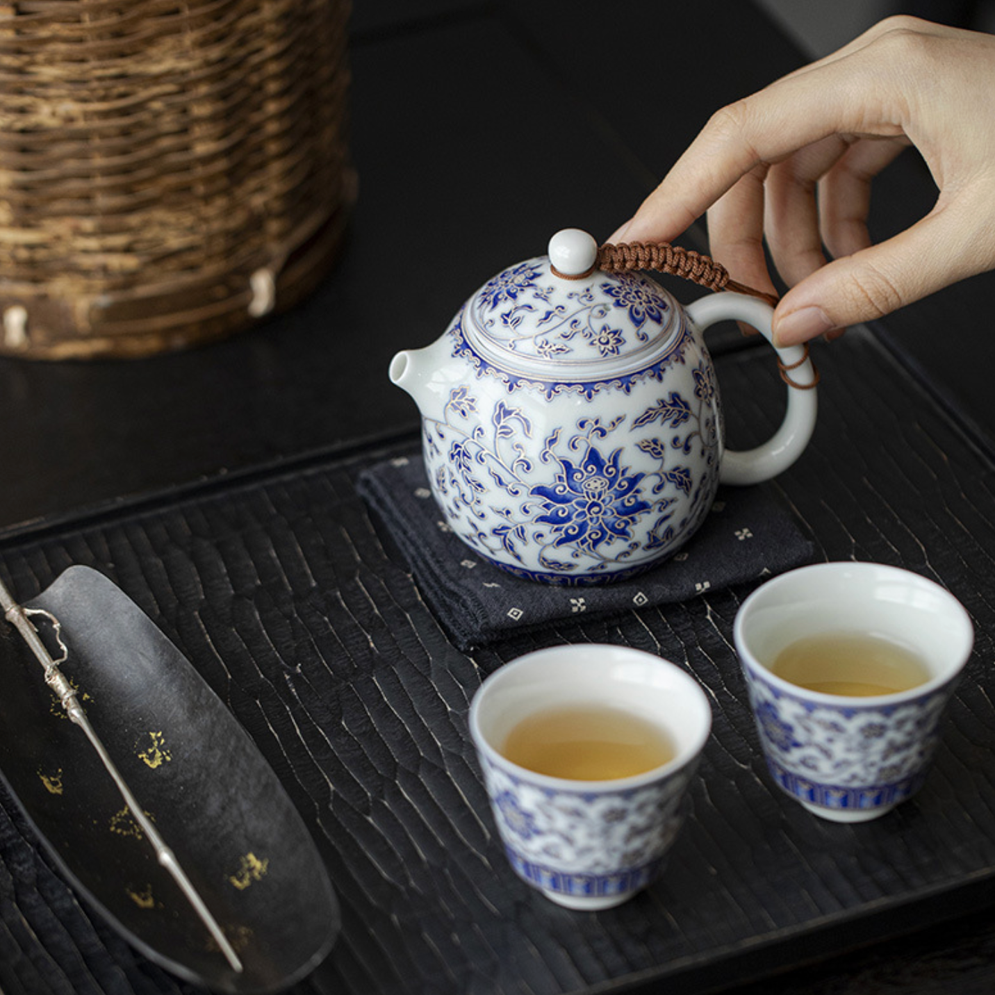 Qing Hua Lotus Vines Longdan Tea Pot