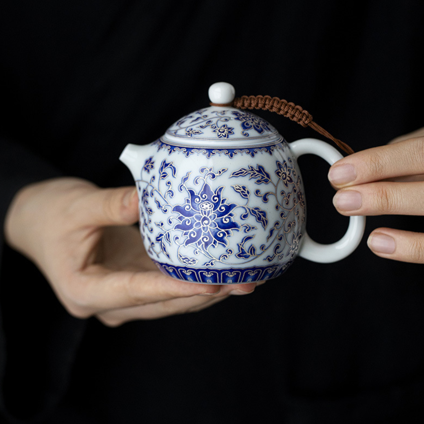 Qing Hua Lotus Vines Longdan Tea Pot