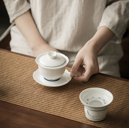 Qing Hua Lotus Petal Covered Bowl (盖碗)