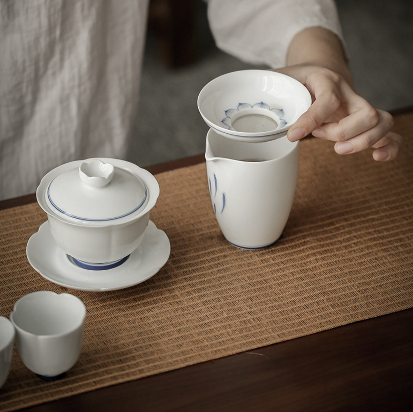 Qing Hua Lotus Petal Covered Bowl (盖碗)