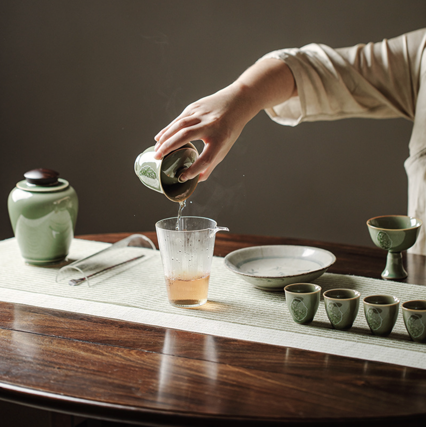 Yue Kiln Hand-Painted Window Orchid Covered Cup