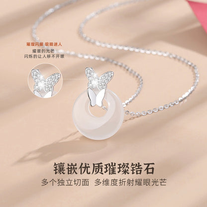 Ves Pendant Necklace