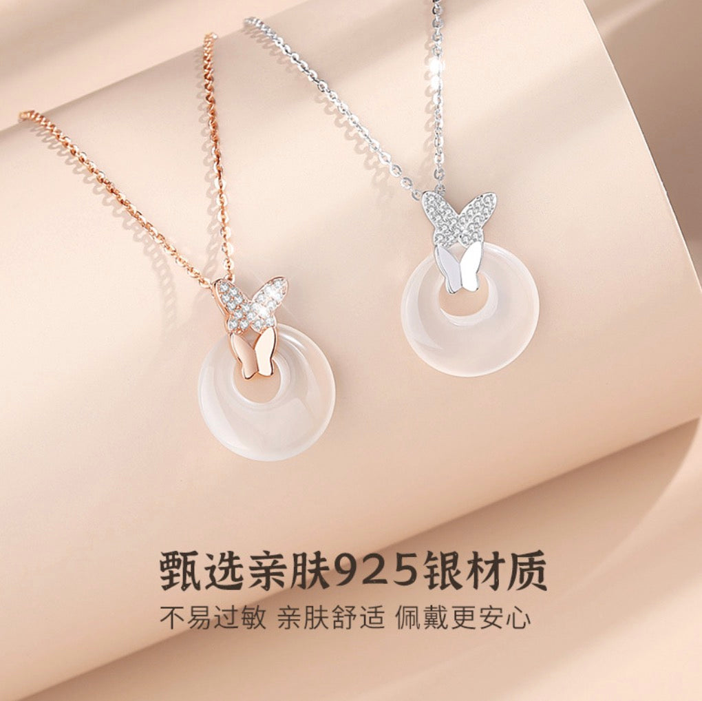 Ves Pendant Necklace