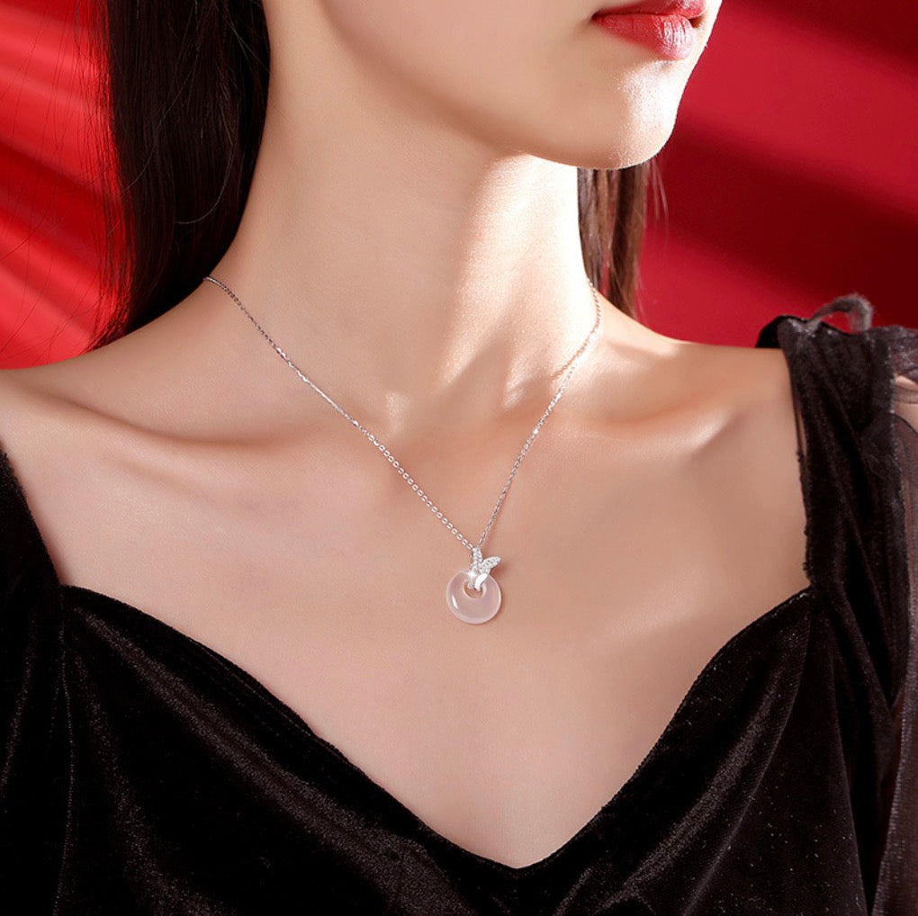 Ves Pendant Necklace