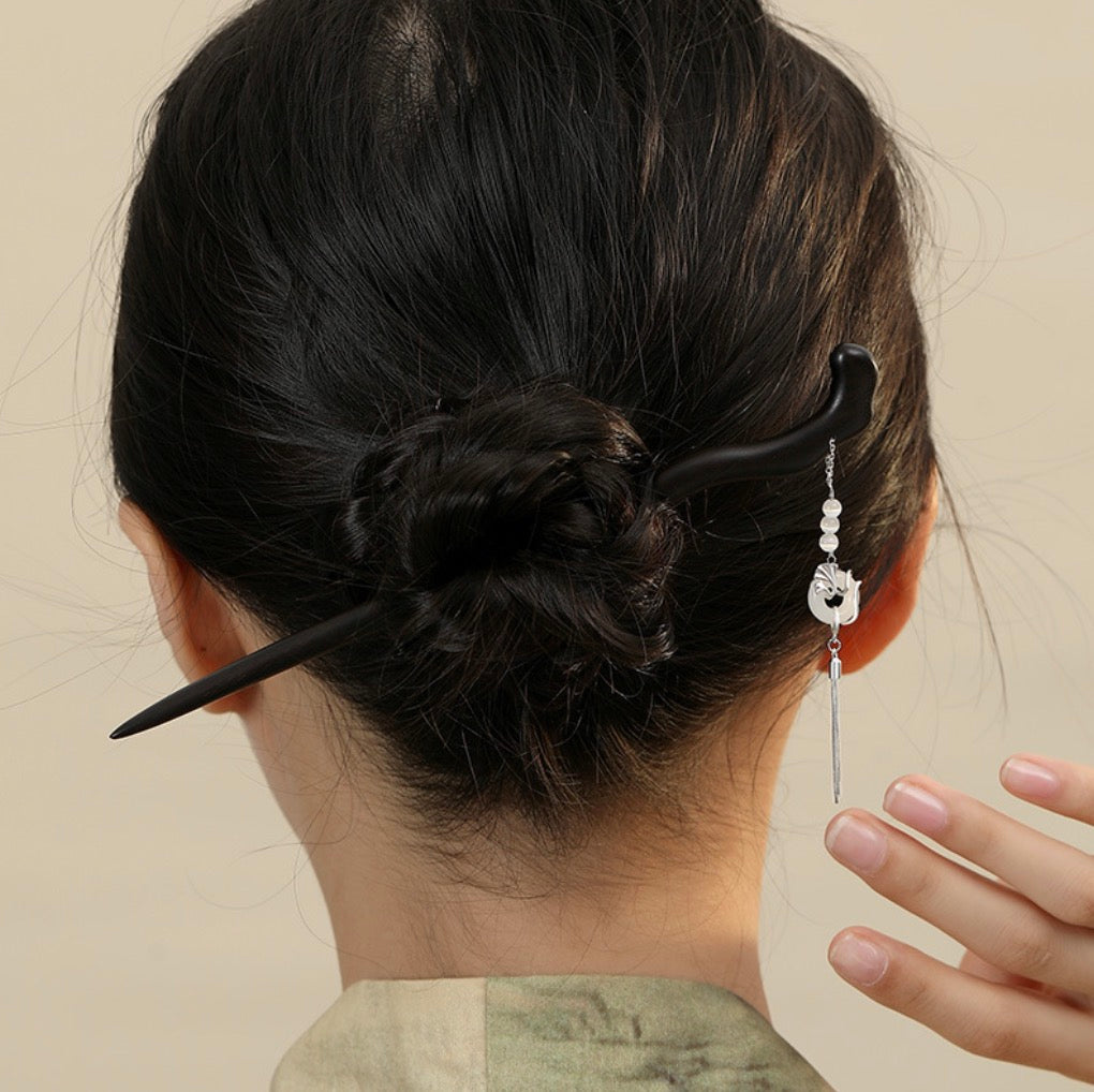 Freesia Hairpin