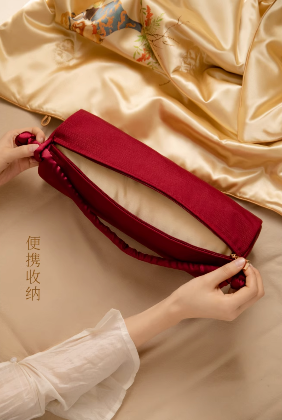 Sui Chao Tu Painting Silk Blanket Gift Set
