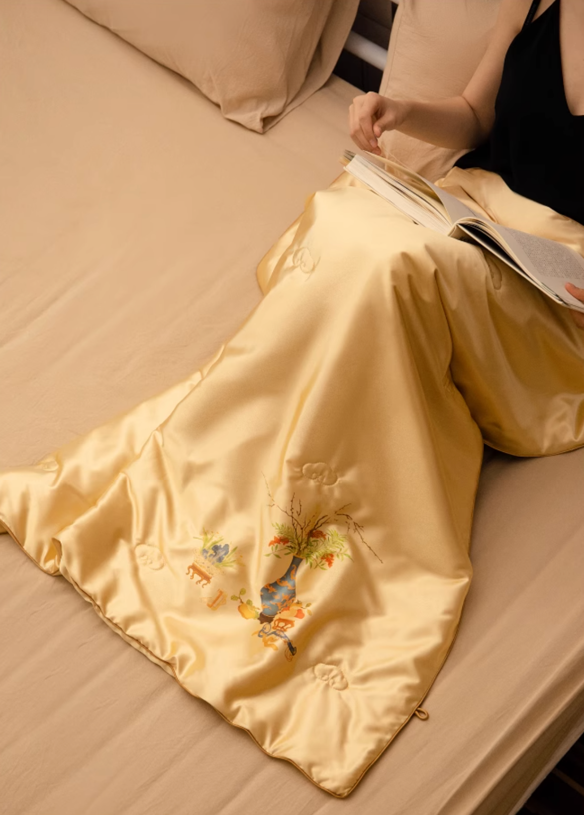 Sui Chao Tu Painting Silk Blanket Gift Set