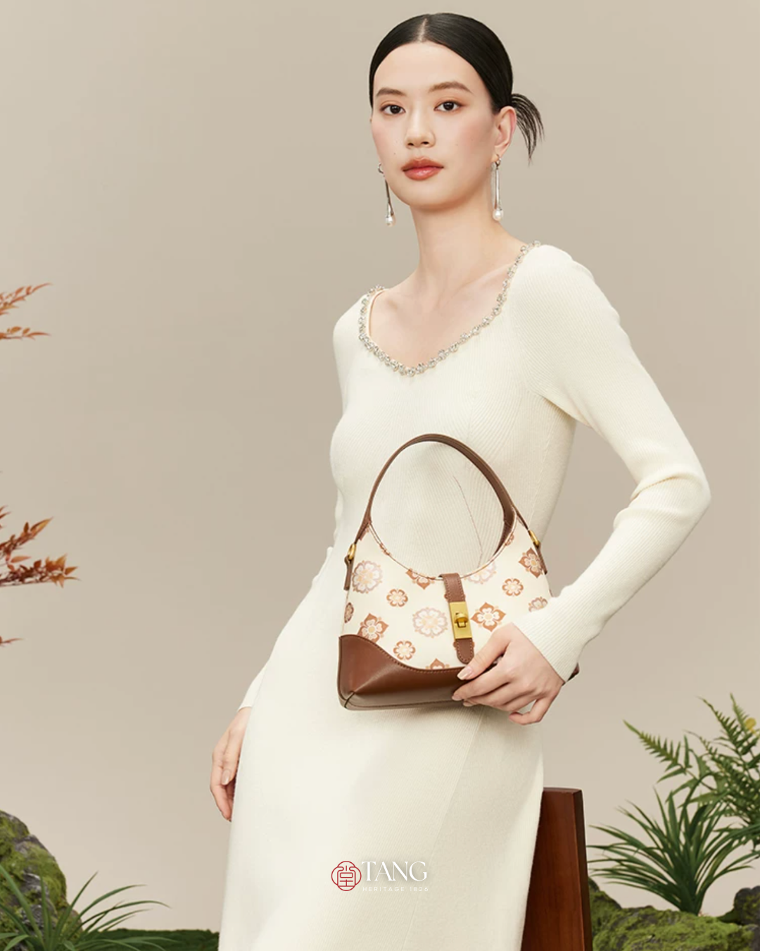 Tang Red 24 Baoxiang Flower Song Brocade Shoulder Bag
