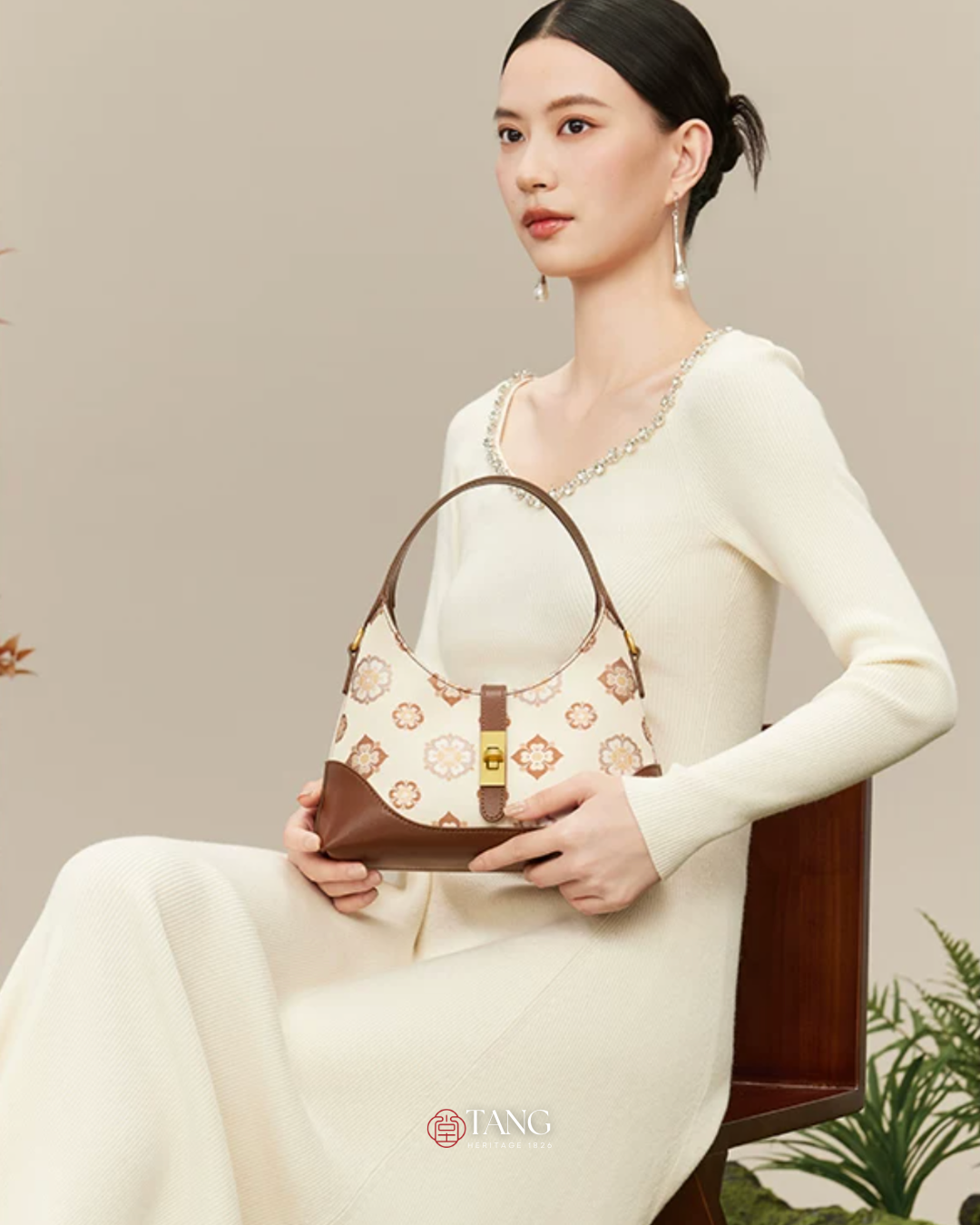 Tang Red 24 Baoxiang Flower Song Brocade Shoulder Bag