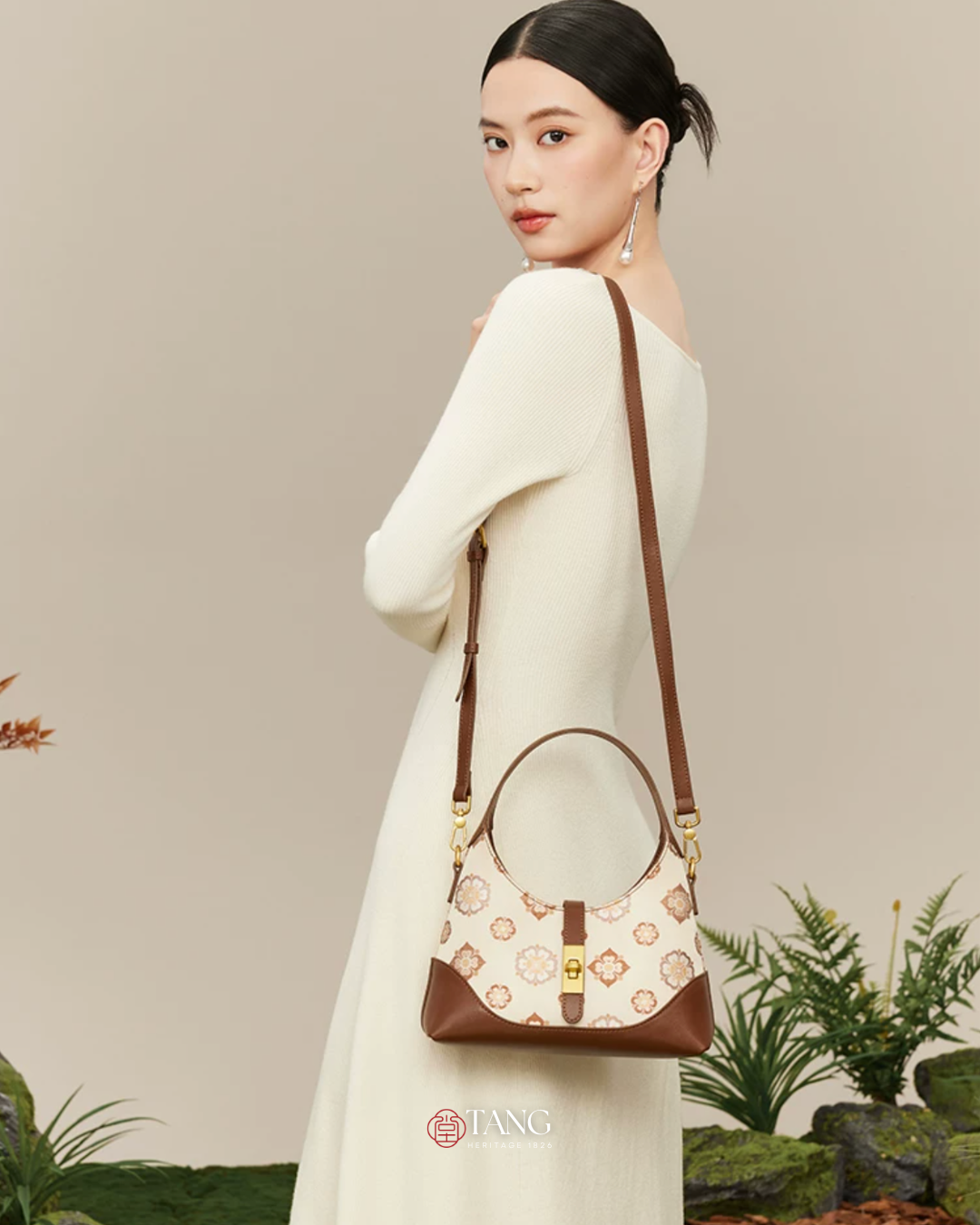 Tang Red 24 Baoxiang Flower Song Brocade Shoulder Bag