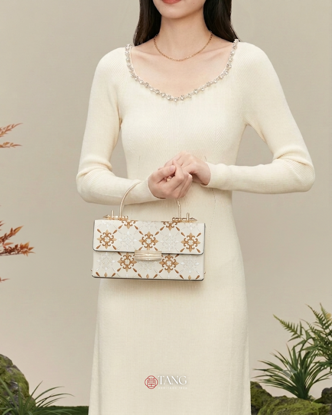 Tang Red 23 Embroidered Haitang Flower Clutch