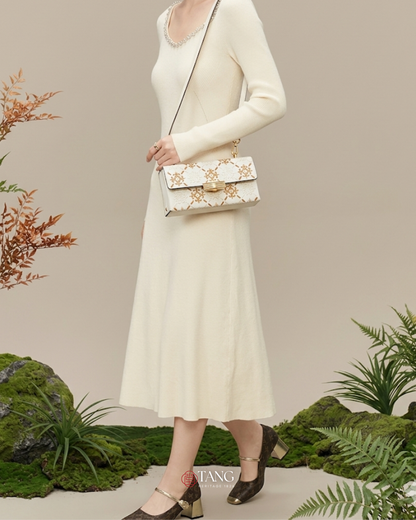 Tang Red 23 Embroidered Haitang Flower Clutch