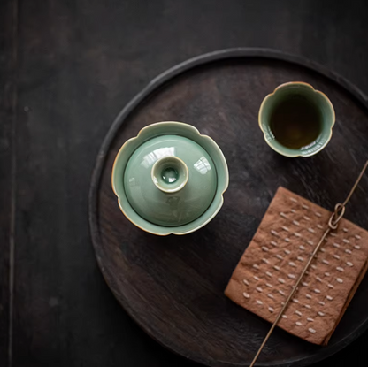 Yue Kiln Flower Mouth Short Tea Cup